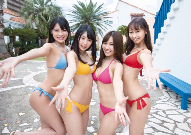 「ミスFLASH2020」の(左から) 藤田いろは、崎川みずき、白宮奈々、日野アリス