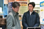 【写真】大泉洋＆松岡茉優の共演シーン　映画『騙し絵の牙』より