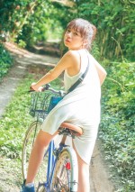 『齊藤京子 1st 写真集 とっておきの恋人』より