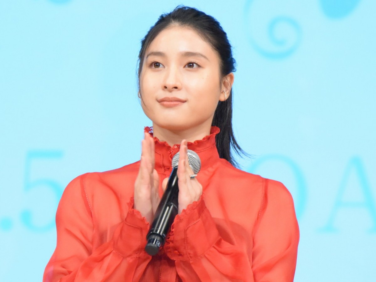 土屋太鳳、コメントをド忘れして赤面　田中圭もフォローできず