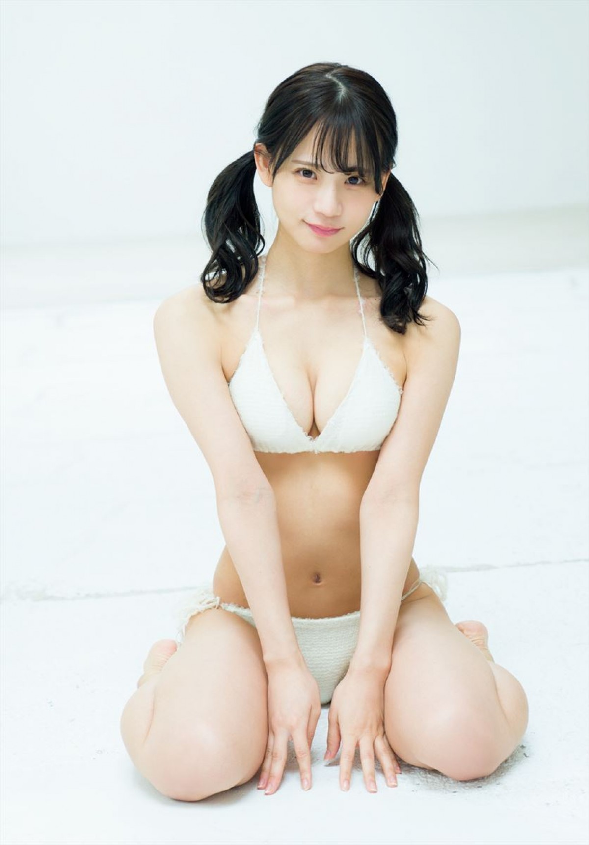 “ボンビーガール”川口葵、かわいらしい水着姿　大好評のグラビア再登場
