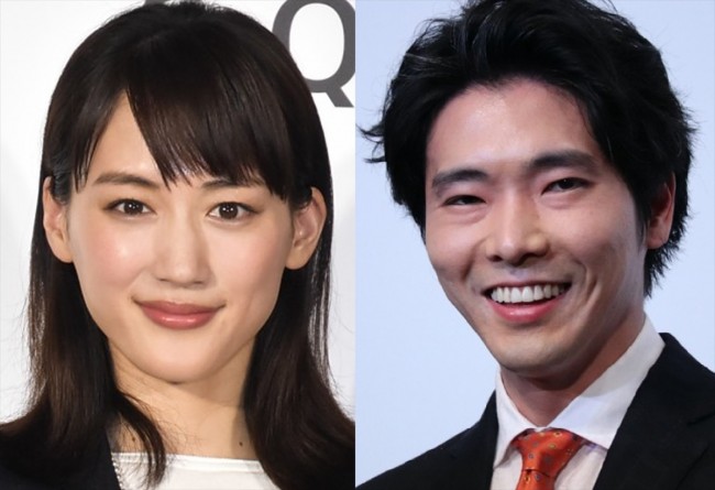 （左から）綾瀬はるか、柄本佑