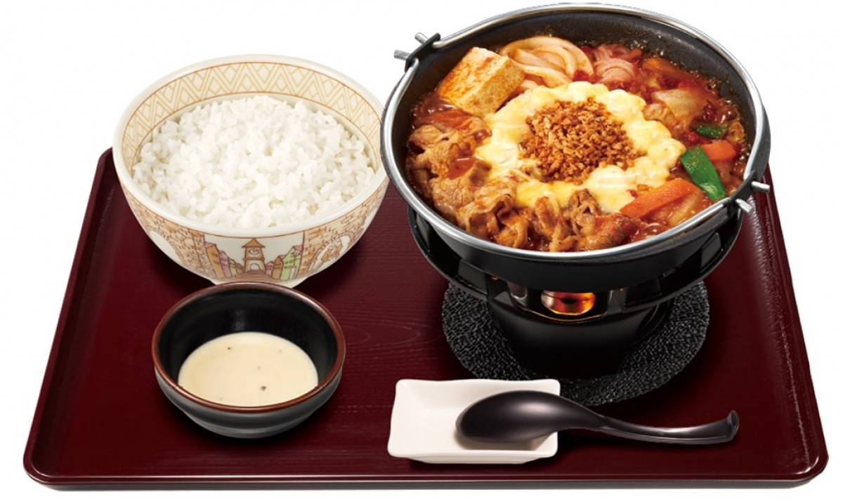 すき家「チーズ尽くしのガーリックトマト牛鍋定食」 「贅沢薬味の葱生姜牛すき鍋定食」