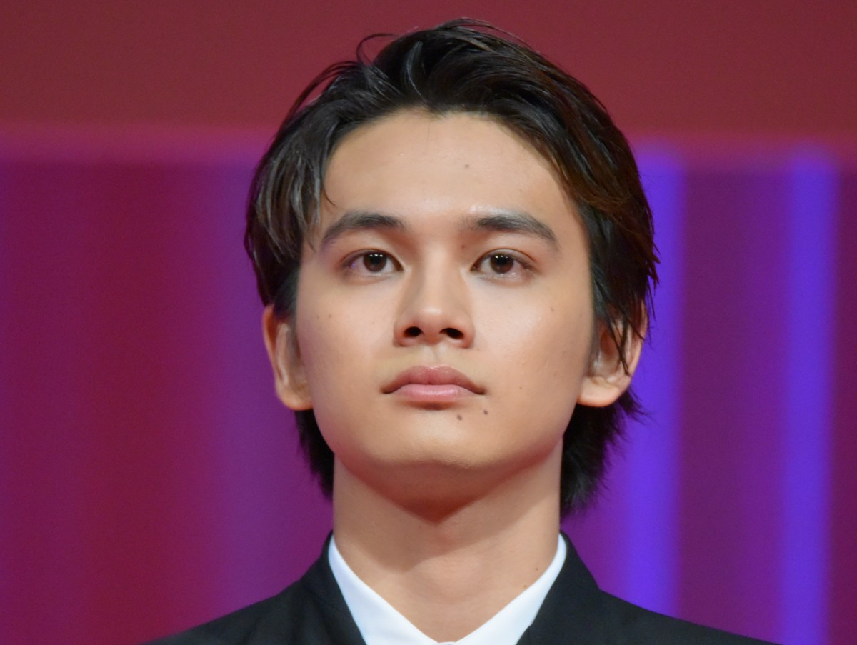 北村匠海、冬瓜と“2ショット”　サイズ差に注目集まる 「顔小さすぎ」の声