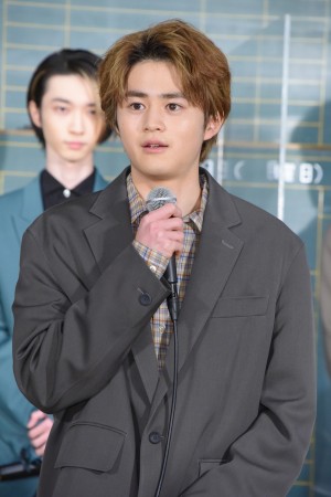 実写版『ホリミヤ』完成記念生配信イベントに登場した鈴鹿央士