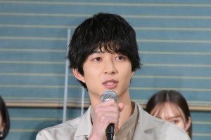 実写版『ホリミヤ』完成記念生配信イベントに登場した鈴木仁