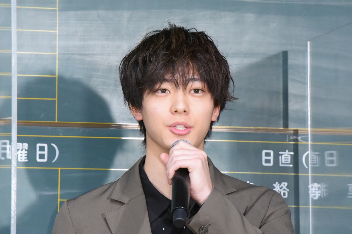 鈴鹿央士、意外なバイト経験告白「自転車をこいで届けるやつ」