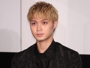 映画『ヤクザと家族 The Family』初日舞台あいさつに登場した磯村勇斗