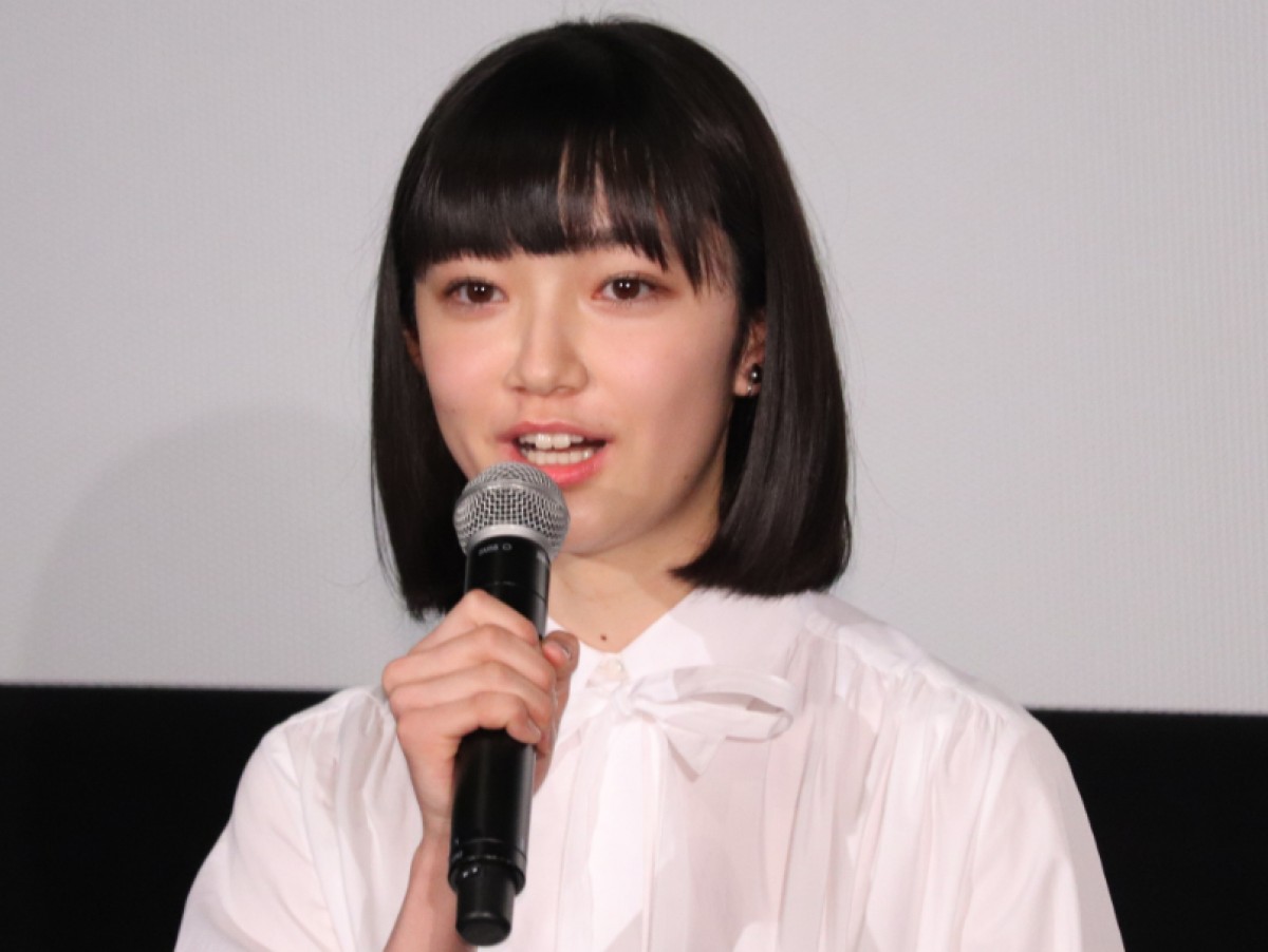 綾野剛、舘ひろしから譲り受けたスーツを着て登場　主演作『ヤクザと家族』は「自身の集大成」