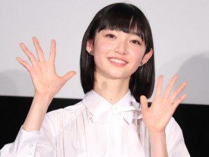 映画『ヤクザと家族 The Family』初日舞台あいさつに登場した小宮山莉渚