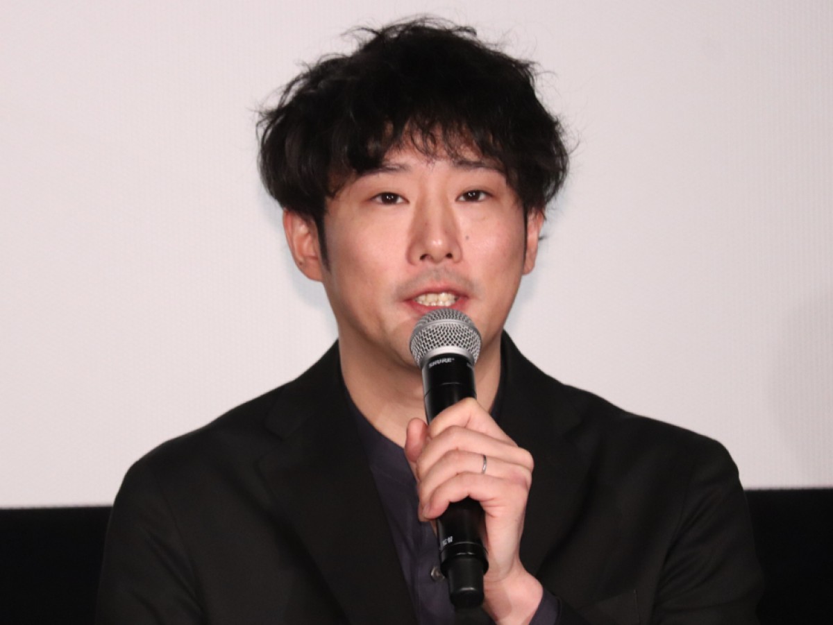綾野剛、舘ひろしから譲り受けたスーツを着て登場　主演作『ヤクザと家族』は「自身の集大成」