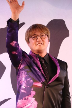 映画『スーパー戦闘　純烈ジャー』発表会見に登場した酒井一圭