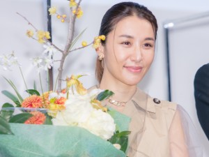 ドラマ『SPEC サーガ黎明篇「Knockin’on 冷泉’s SPEC Door」～絶対預言者 冷泉俊明が守りたかった幸福の欠片～』制作発表会見に登場した鈴木紗理奈