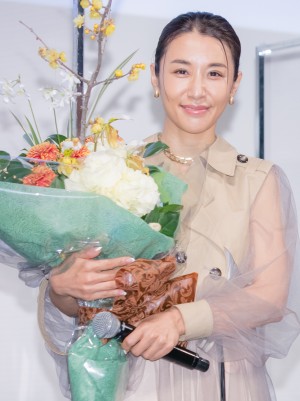 ドラマ『SPEC サーガ黎明篇「Knockin’on 冷泉’s SPEC Door」～絶対預言者 冷泉俊明が守りたかった幸福の欠片～』制作発表会見に登場した鈴木紗理奈