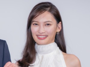 ドラマ『SPEC サーガ黎明篇「Knockin’on 冷泉’s SPEC Door」～絶対預言者 冷泉俊明が守りたかった幸福の欠片～』制作発表会見に登場した大政絢