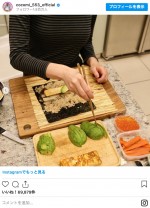 具材は肉と卵焼きとたくあんとアボカド　※「Cocomi」インスタグラム