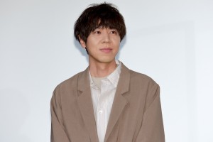 映画『あの頃。』公開直前イベントに登場したコカドケンタロウ