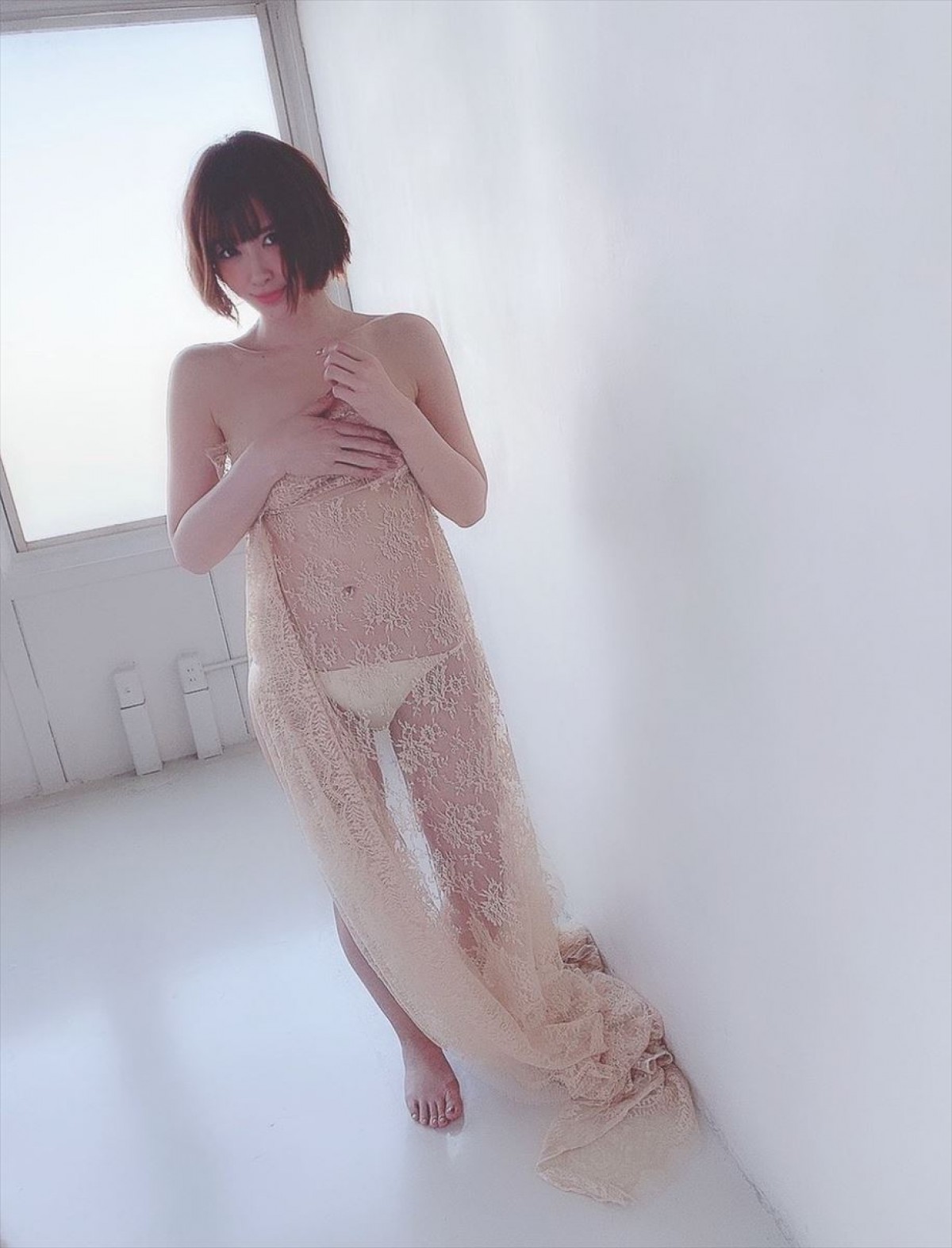 吉田莉桜、豊田ルナら“プラチナム美女”27人登場　グラビアオフショット