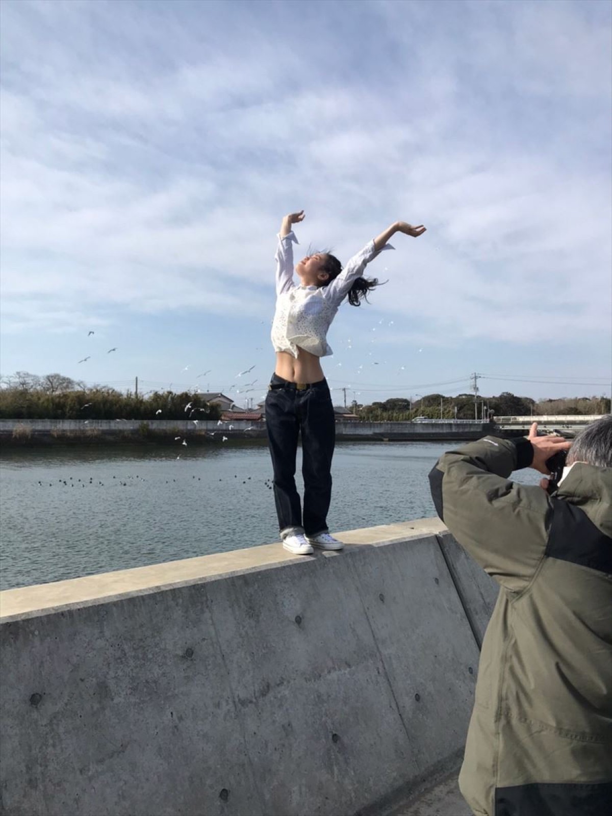 吉田莉桜、豊田ルナら“プラチナム美女”27人登場　グラビアオフショット