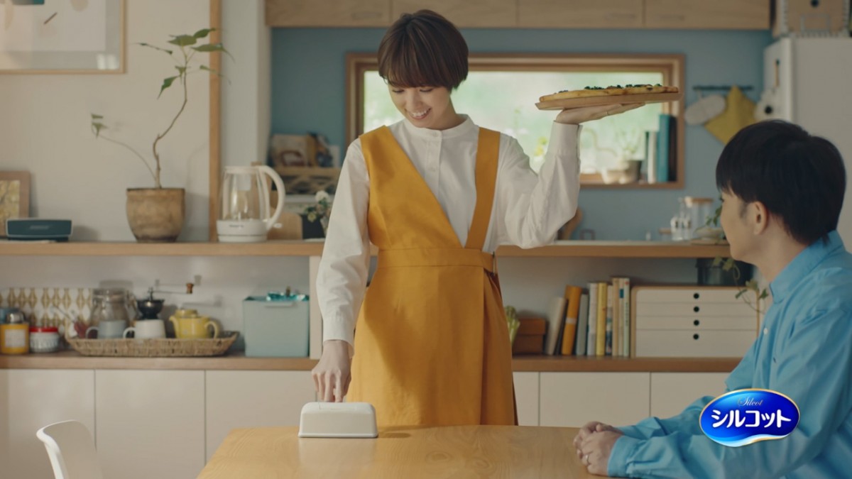 よゐこ濱口優&南明奈夫妻が共演 シルコットウェット新CM「気づいた瞬間」篇より