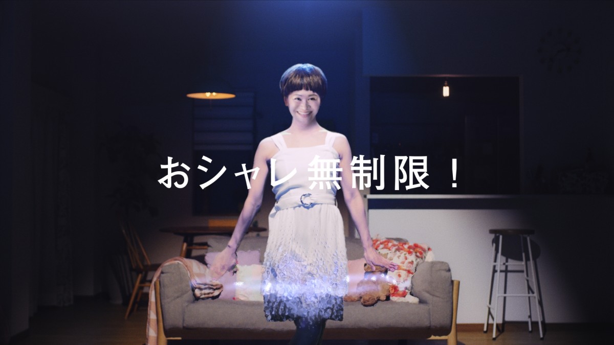 松本人志＆近藤春菜、CMで美しく変身！　仲良くランウェイに登場
