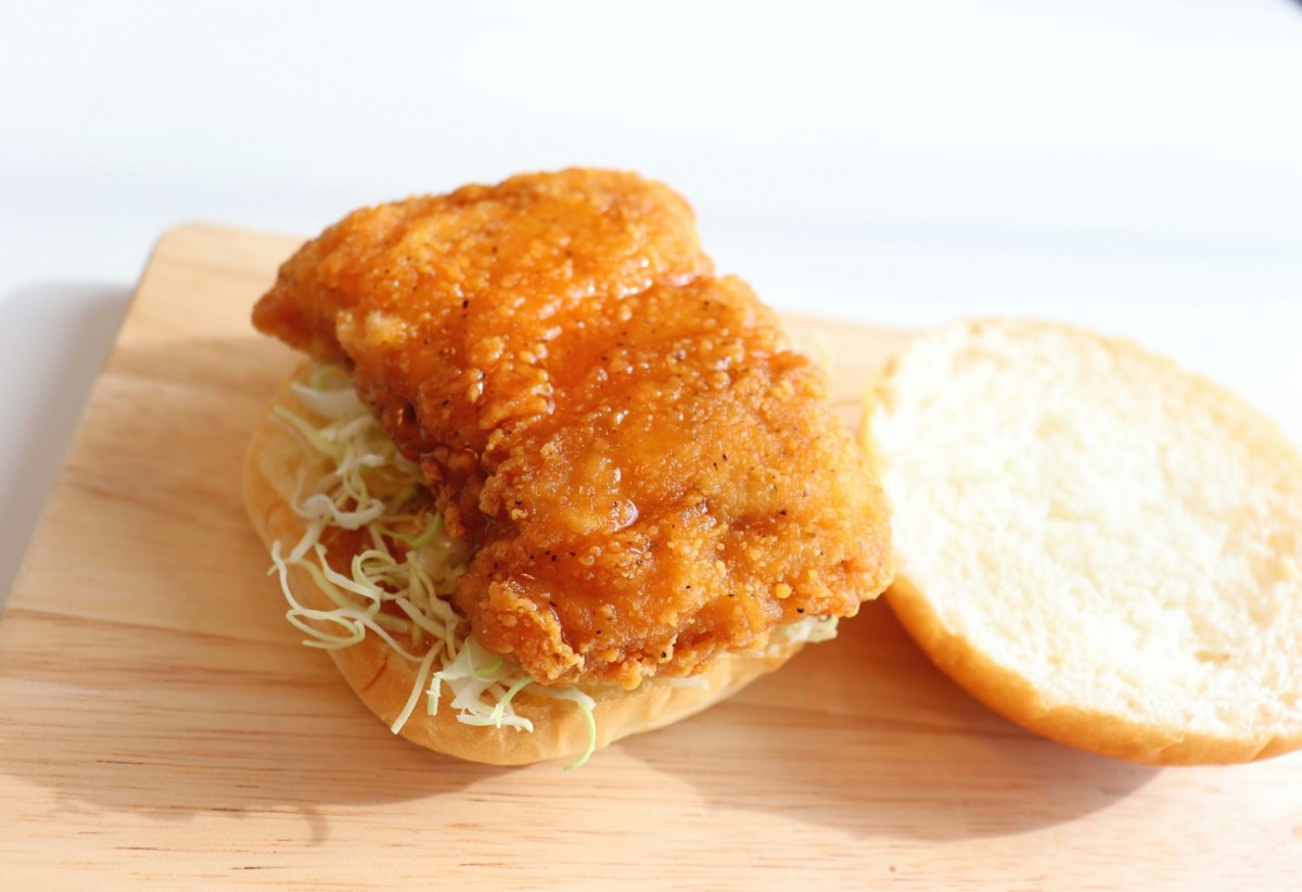 ファミチキバンズ　ファミチキバーガー