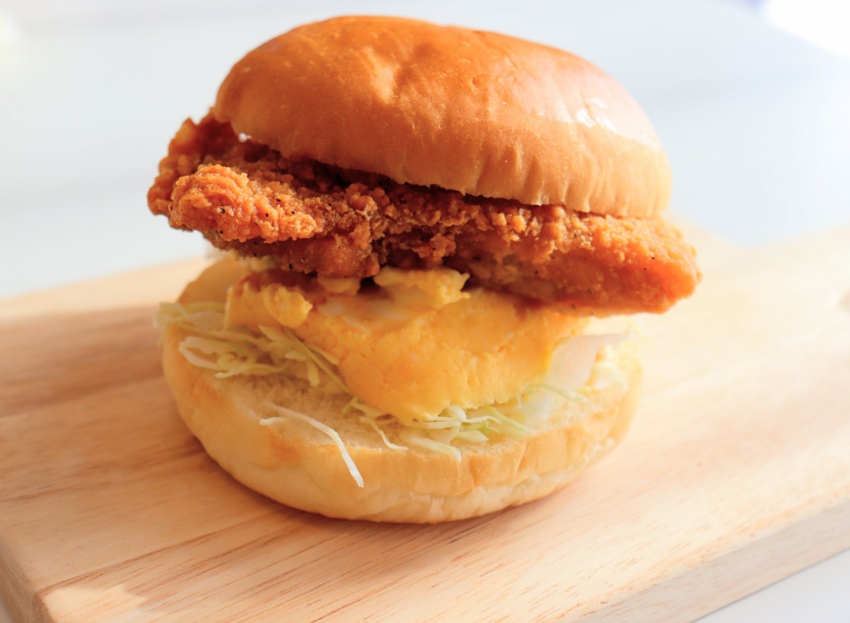 ファミチキバンズ　ファミチキバーガー