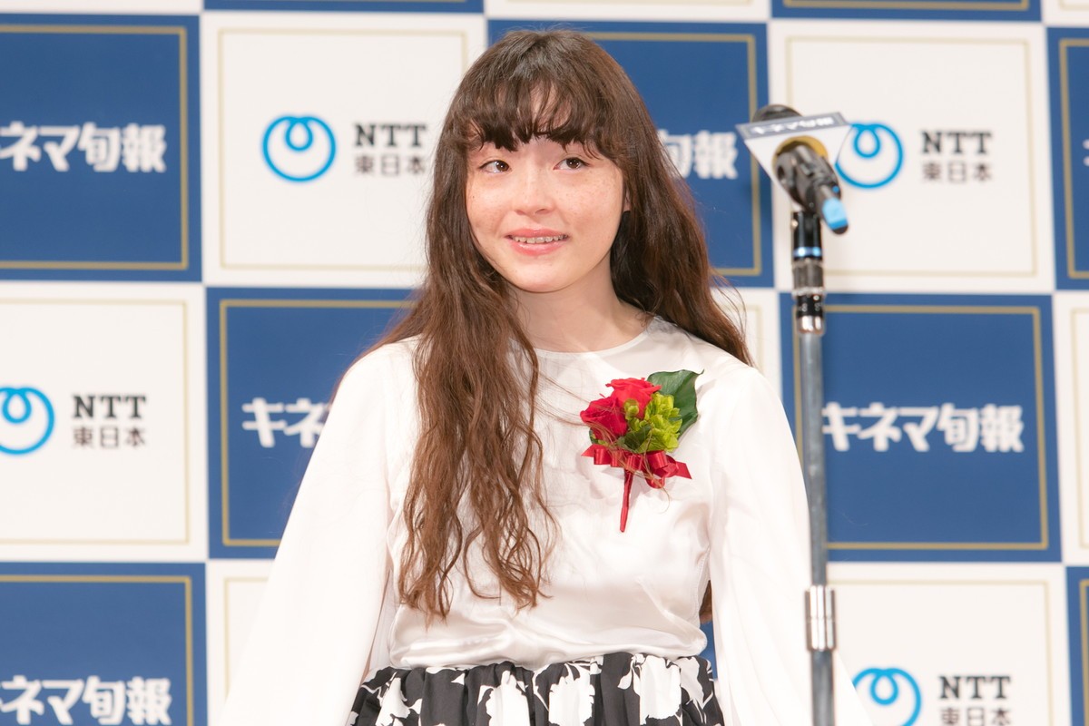 モトーラ世理奈、キネマ旬報新人賞受賞「いろんな世界に自分らしく飛んでいきたい」