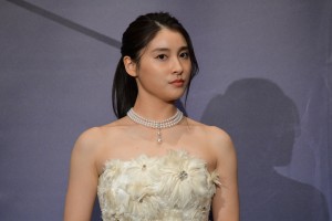 映画『哀愁しんでれら』初日舞台あいさつに登場した土屋太鳳