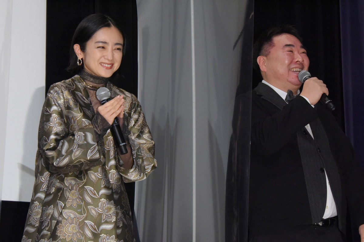 山田杏奈、ホラー映画の現場でオバケ探し「振り返ったり部屋の隅を見たり」