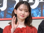 山田杏奈、ホラー映画の現場でオバケ探し「振り返ったり部屋の隅を見たり」