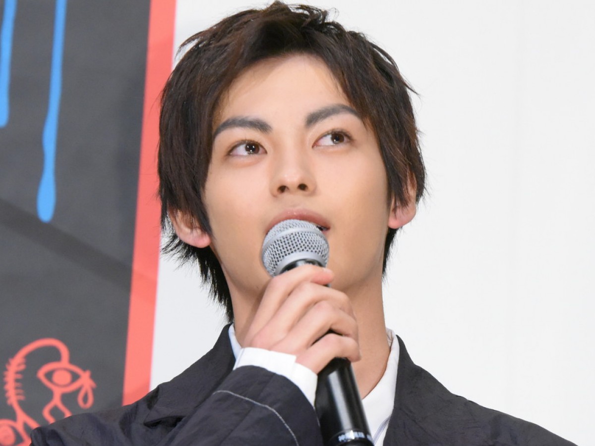 山田杏奈、ホラー映画の現場でオバケ探し「振り返ったり部屋の隅を見たり」