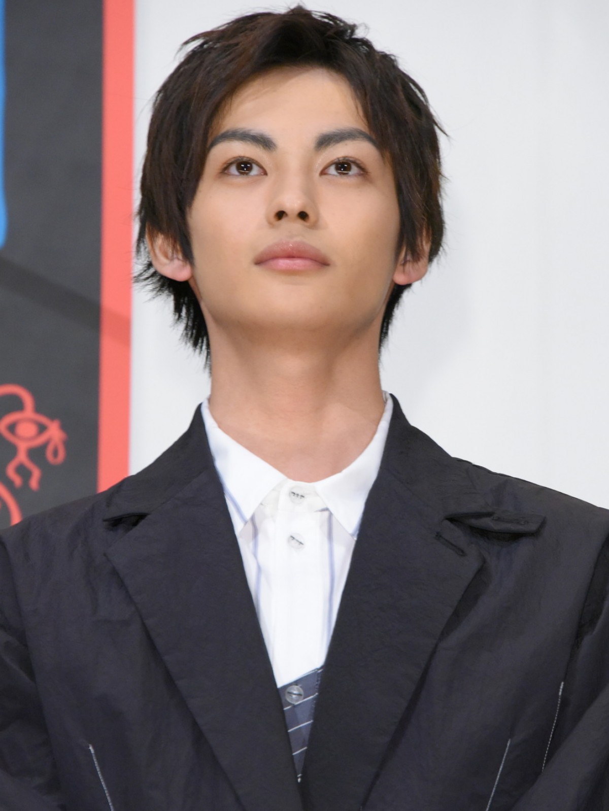 山田杏奈、ホラー映画の現場でオバケ探し「振り返ったり部屋の隅を見たり」