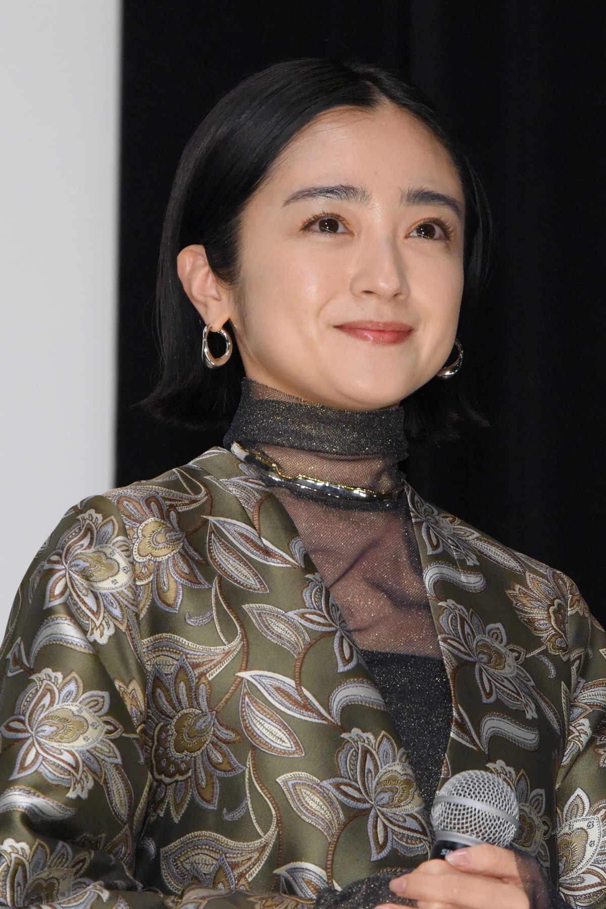 山田杏奈、ホラー映画の現場でオバケ探し「振り返ったり部屋の隅を見たり」