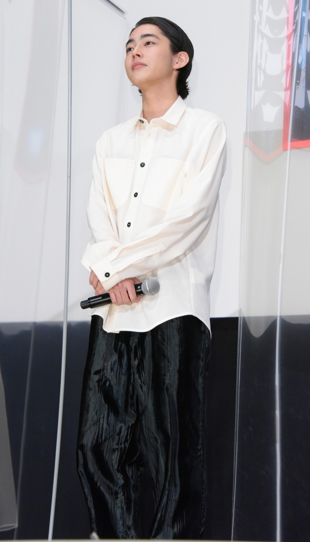 山田杏奈、ホラー映画の現場でオバケ探し「振り返ったり部屋の隅を見たり」