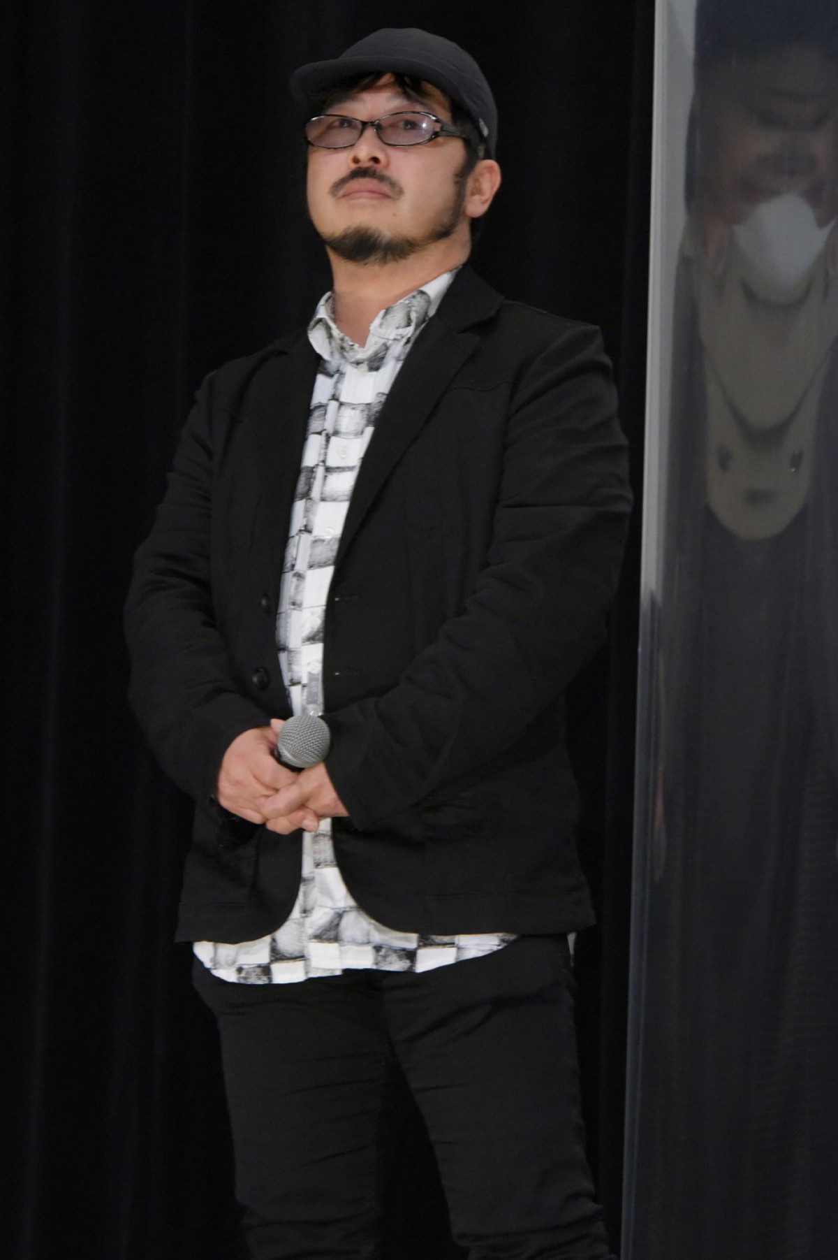 山田杏奈、ホラー映画の現場でオバケ探し「振り返ったり部屋の隅を見たり」