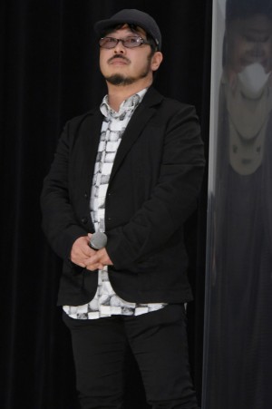 映画『樹海村』初日舞台あいさつに登場した清水崇監督