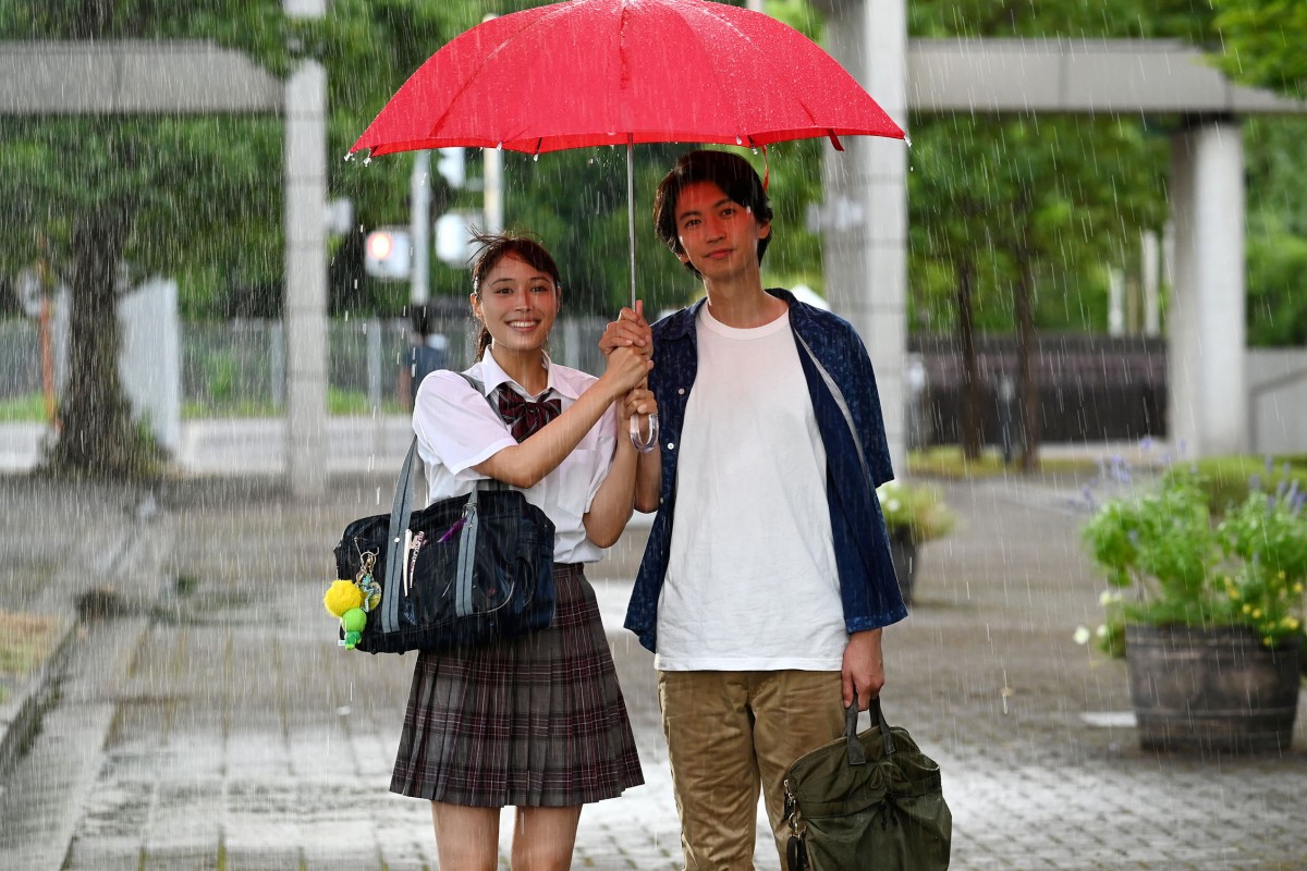 (左から)広瀬アリス、大倉忠義、ドラマ『知ってるワイフ』場面写真