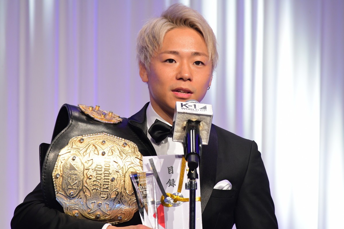 久松郁実、ピンクのドレス姿で「K‐1 AWARDS」MC担当　選手たちの正装に「素敵」