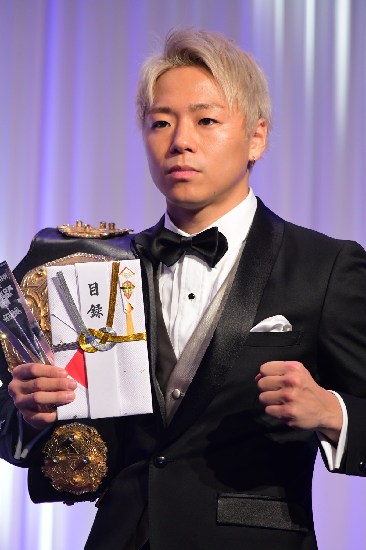 久松郁実、ピンクのドレス姿で「K‐1 AWARDS」MC担当　選手たちの正装に「素敵」