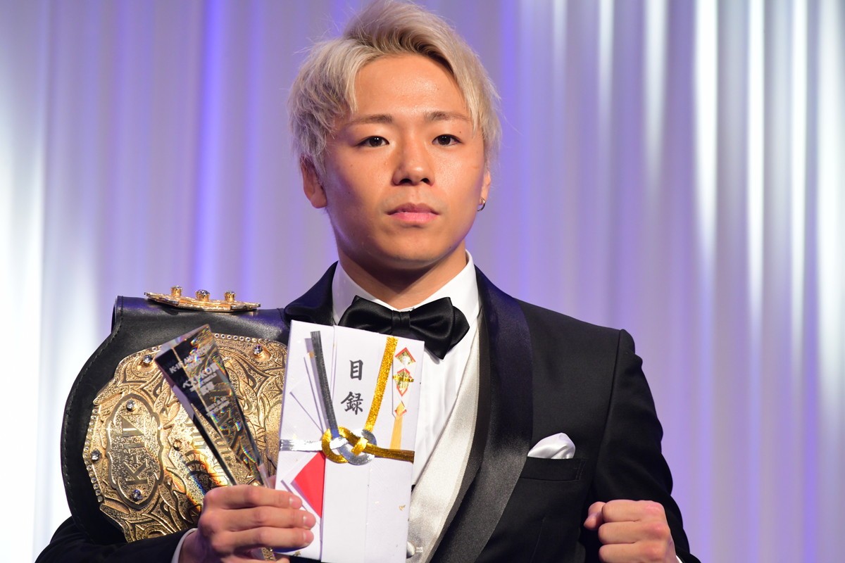 久松郁実、ピンクのドレス姿で「K‐1 AWARDS」MC担当　選手たちの正装に「素敵」
