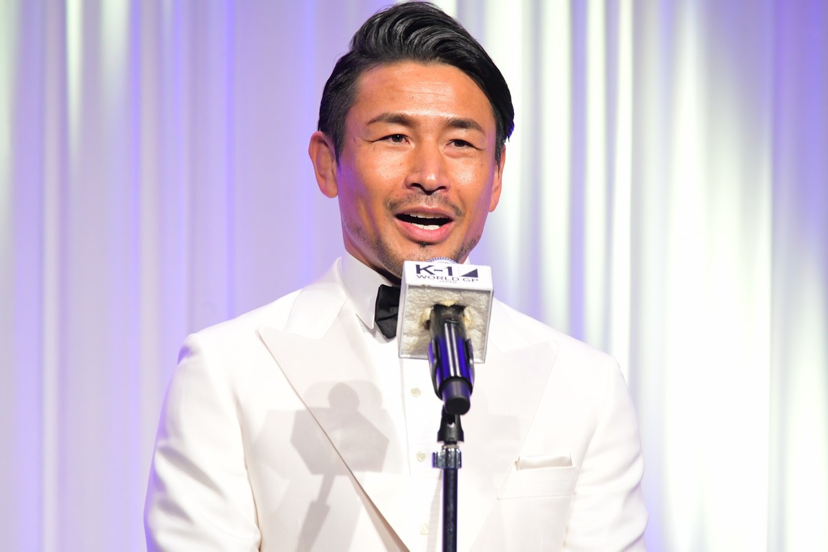 久松郁実、ピンクのドレス姿で「K‐1 AWARDS」MC担当　選手たちの正装に「素敵」