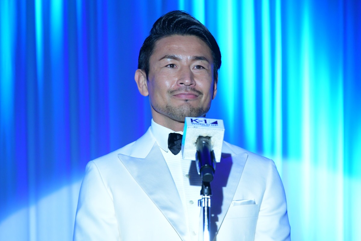 久松郁実、ピンクのドレス姿で「K‐1 AWARDS」MC担当　選手たちの正装に「素敵」