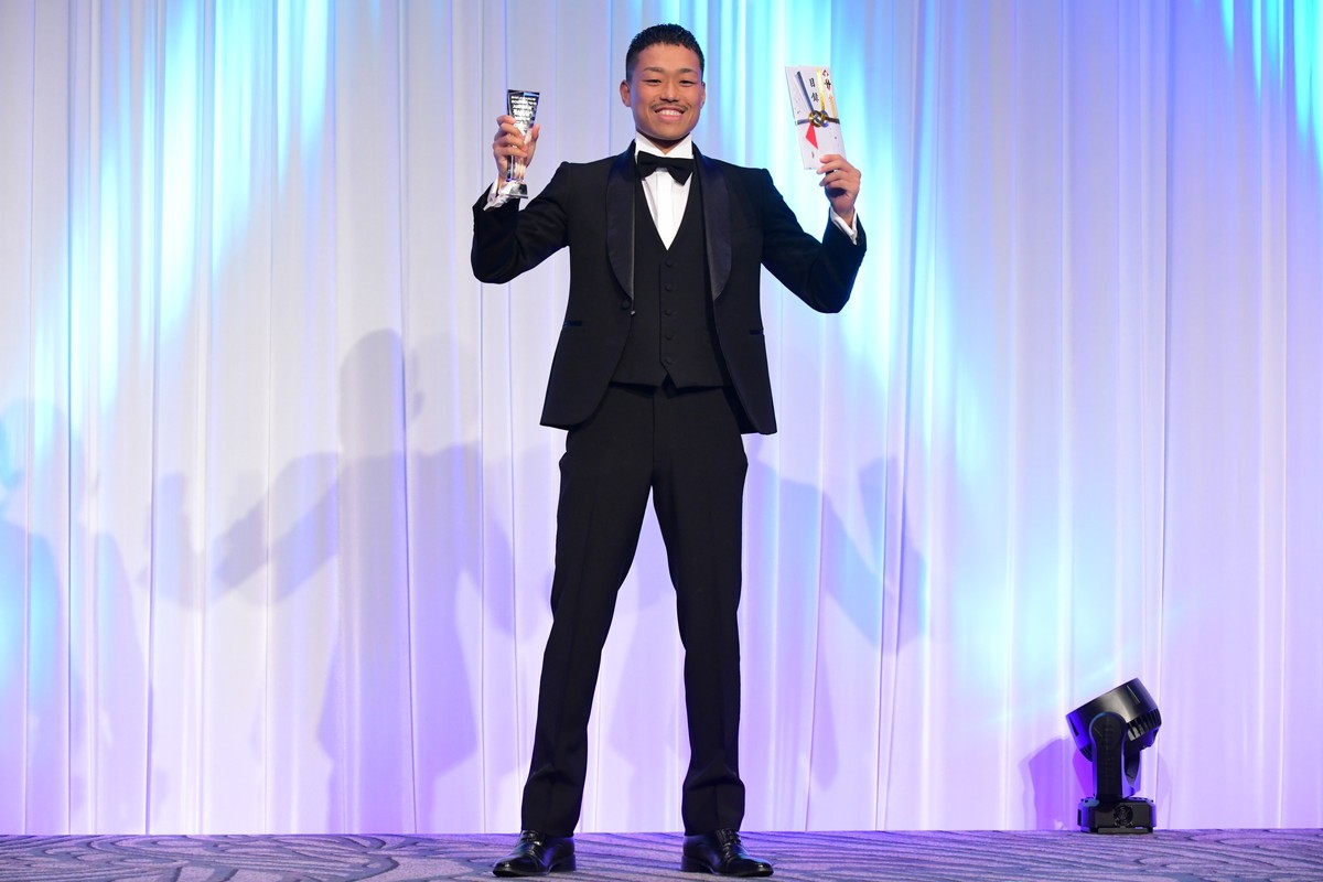 久松郁実、ピンクのドレス姿で「K‐1 AWARDS」MC担当　選手たちの正装に「素敵」