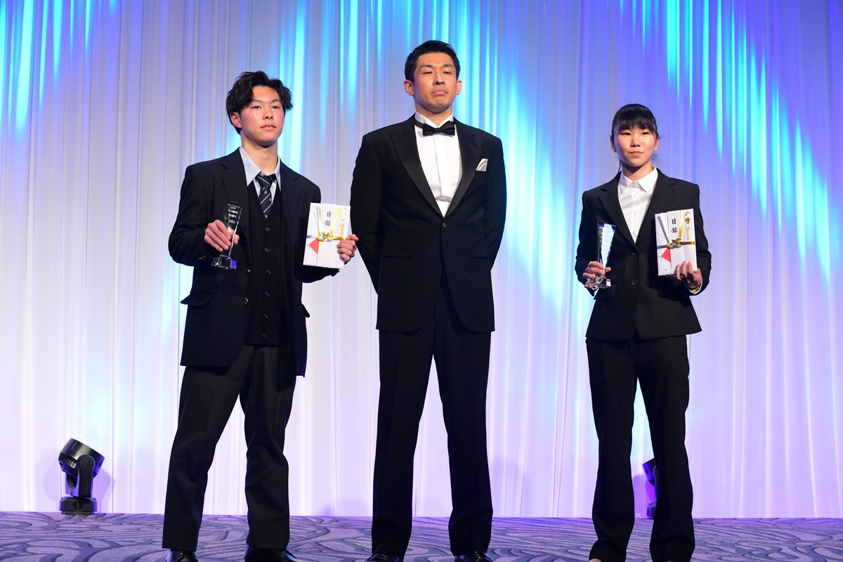 久松郁実、ピンクのドレス姿で「K‐1 AWARDS」MC担当　選手たちの正装に「素敵」