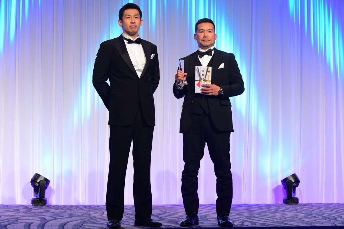 久松郁実、ピンクのドレス姿で「K‐1 AWARDS」MC担当　選手たちの正装に「素敵」