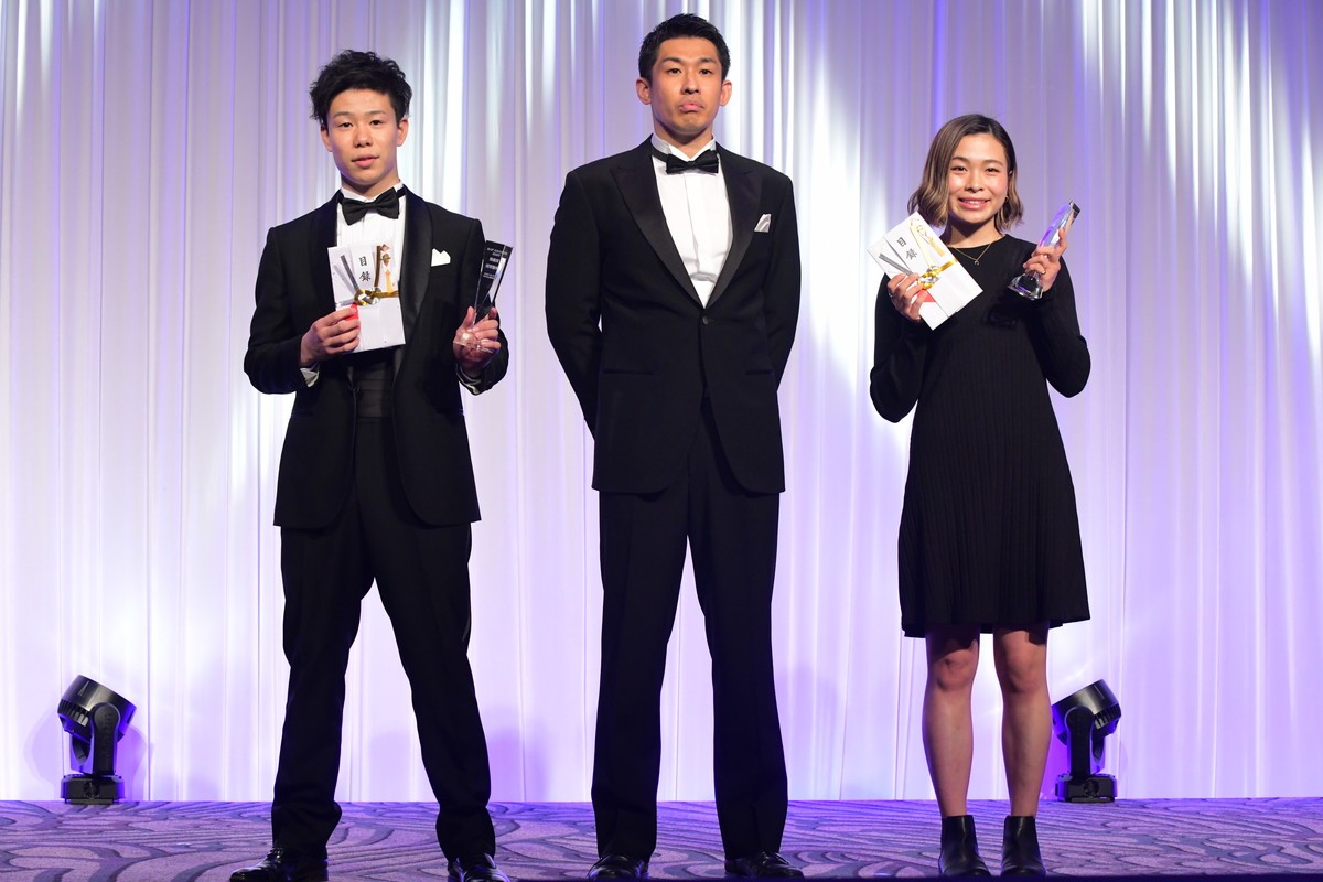 久松郁実、ピンクのドレス姿で「K‐1 AWARDS」MC担当　選手たちの正装に「素敵」