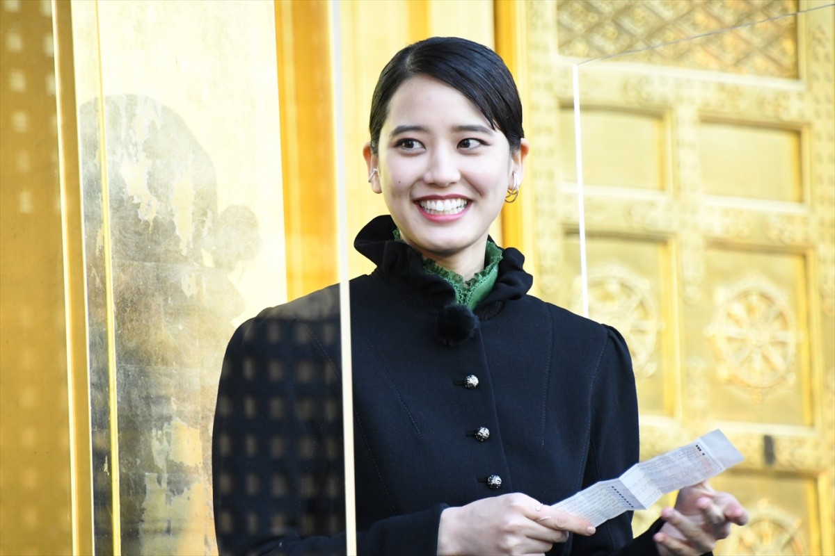 新田真剣佑、映画ヒット祈願　おみくじで“大吉”を引いて「最高ですね」