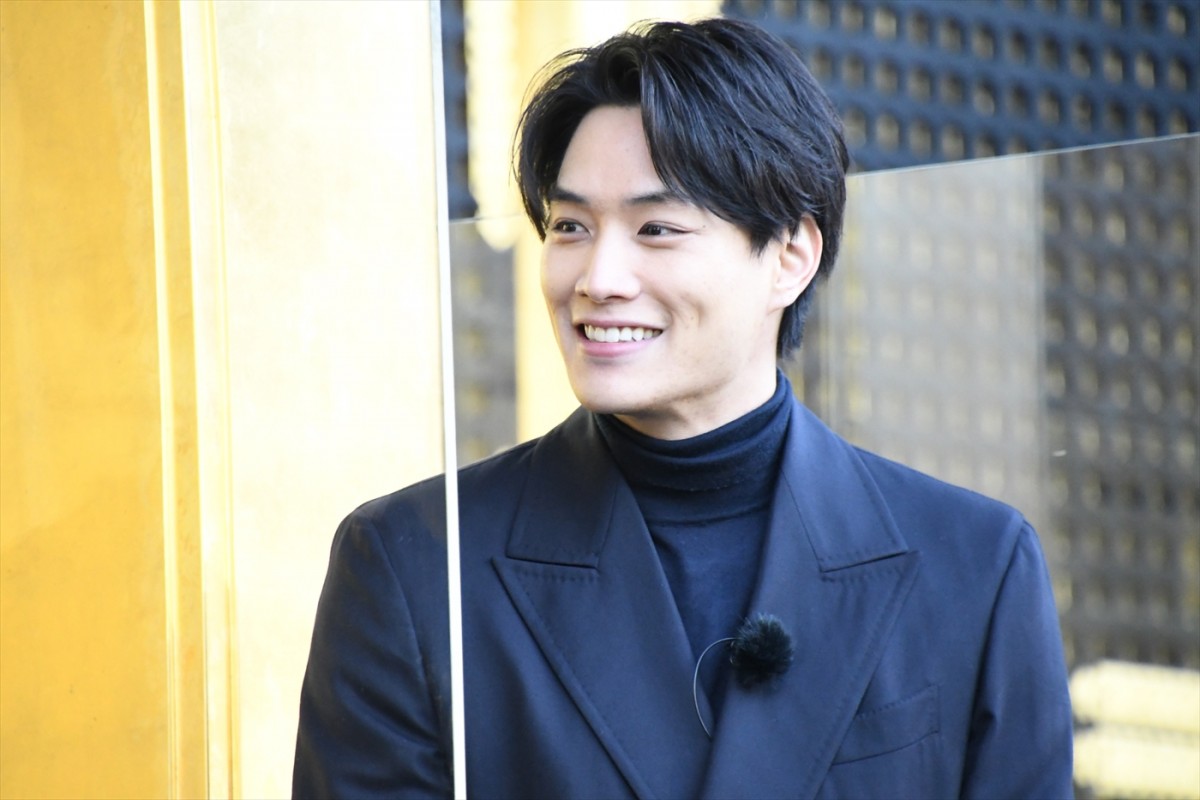 新田真剣佑、映画ヒット祈願　おみくじで“大吉”を引いて「最高ですね」