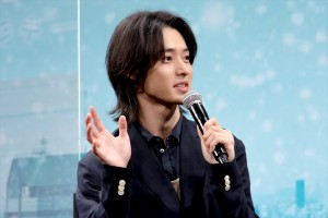 山崎賢人、『夏への扉 ―キミのいる未来へ―』完成報告会イベントに登場